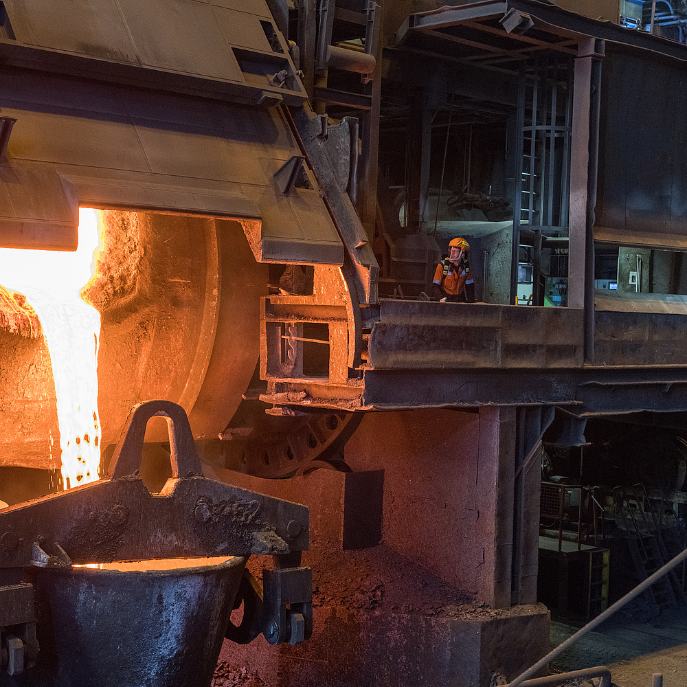 Foto: Aurubis: Flüssiges Metall gießen